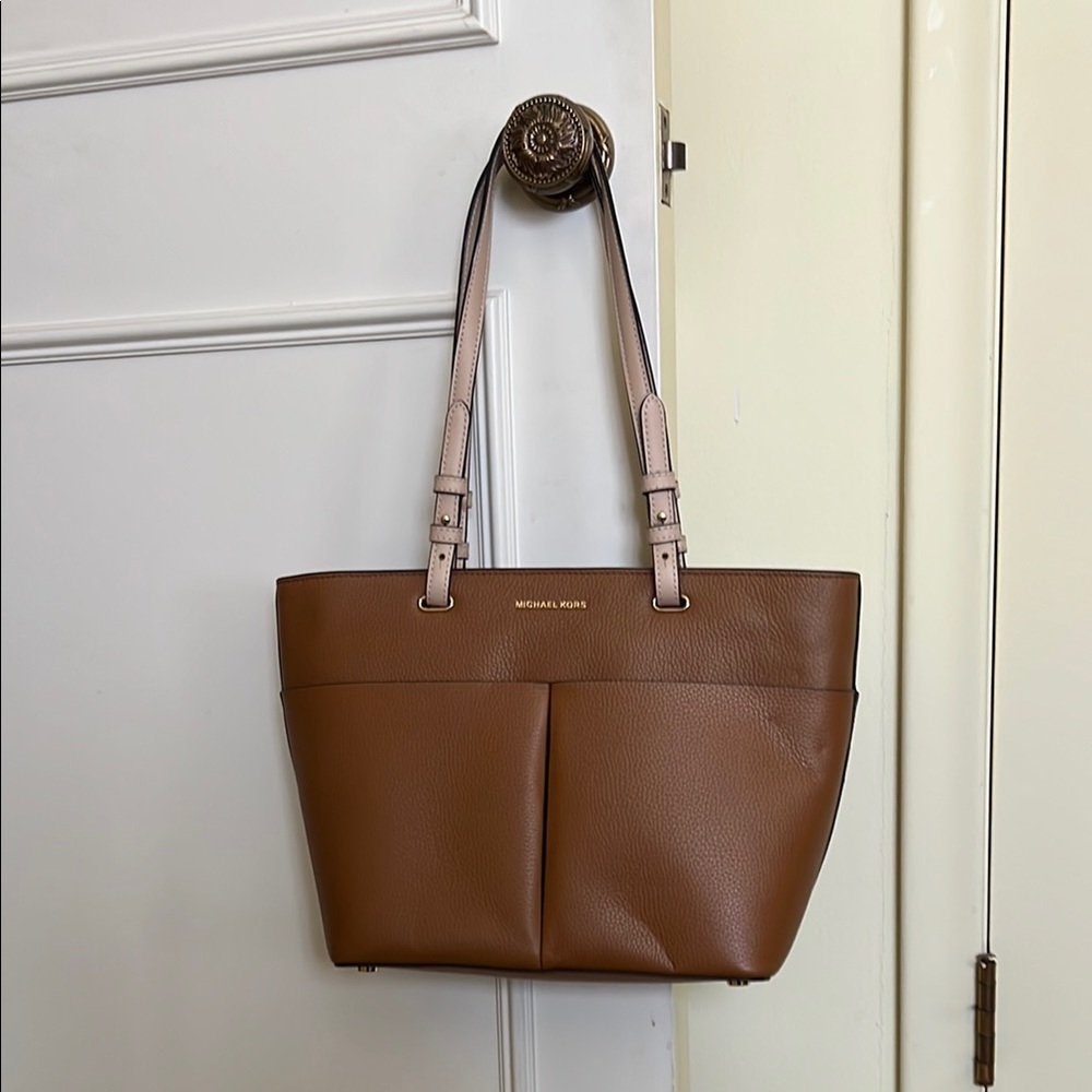 Michael Kors Tan Shoulder Bag with Leather Finish